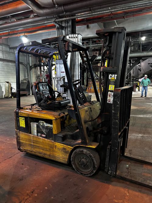 2000 Caterpillar Electric Forklift - Image 4